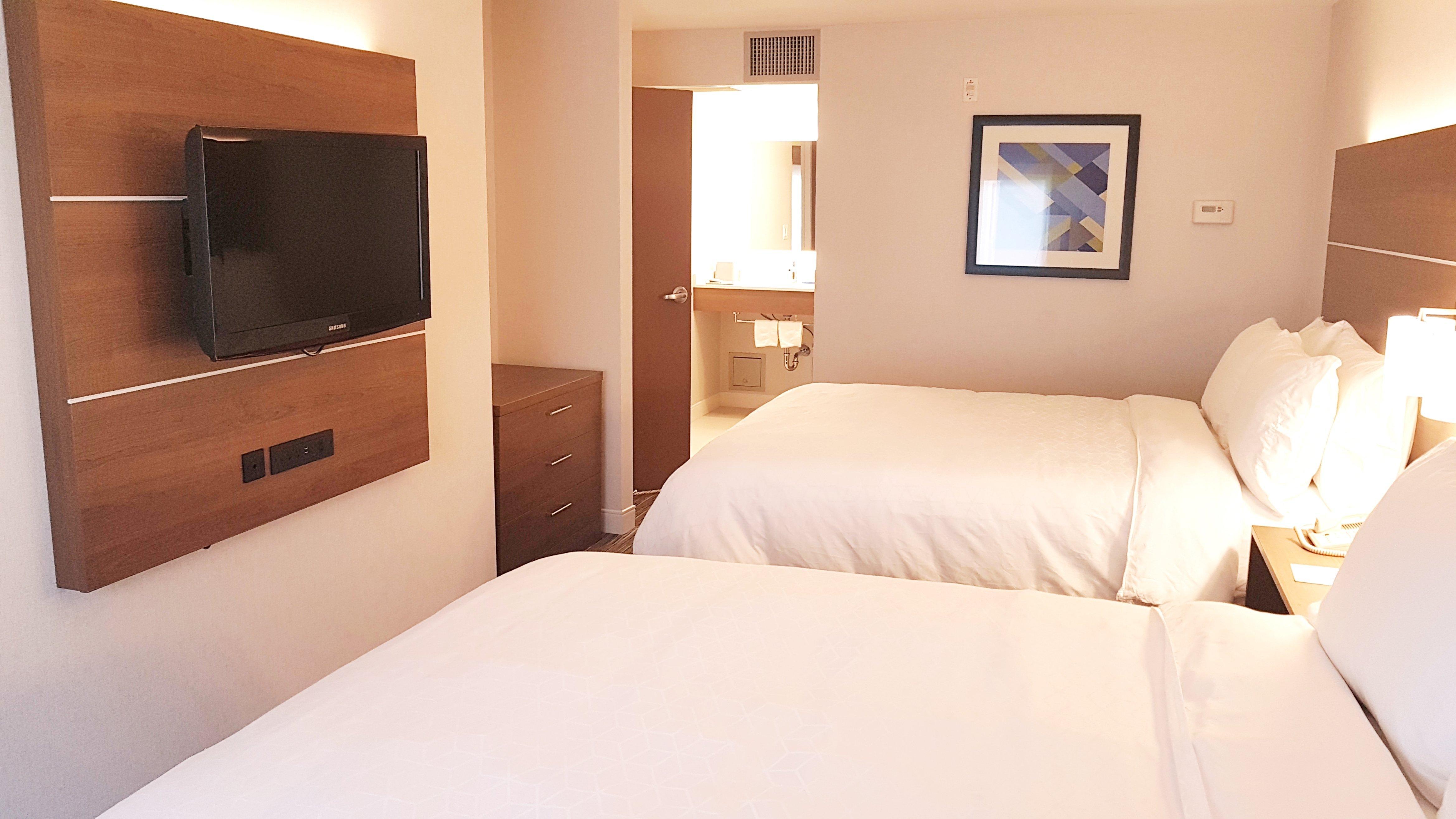 Holiday Inn Express And Suites Surrey By Ihg Экстерьер фото