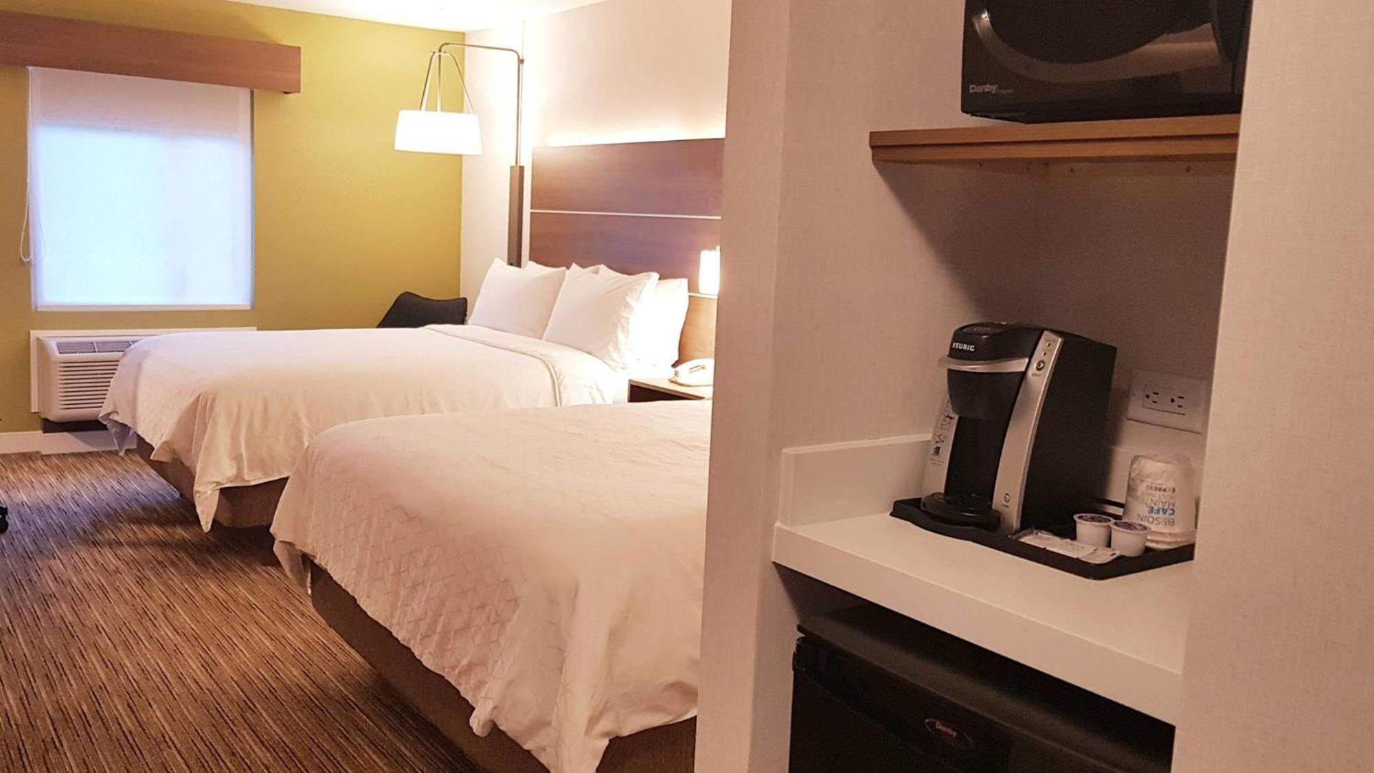 Holiday Inn Express And Suites Surrey By Ihg Экстерьер фото