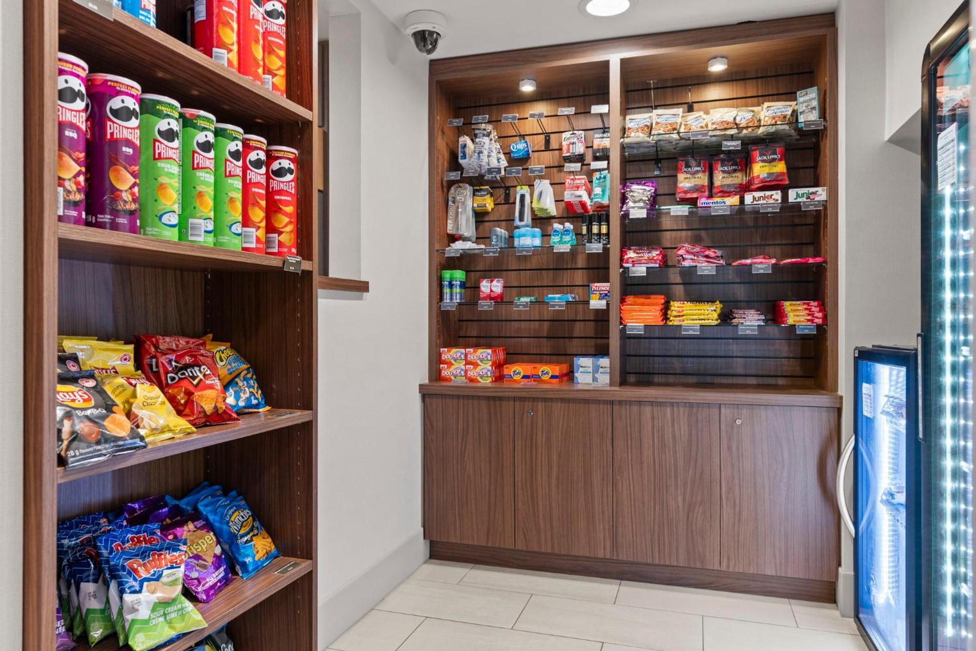 Holiday Inn Express And Suites Surrey By Ihg Экстерьер фото