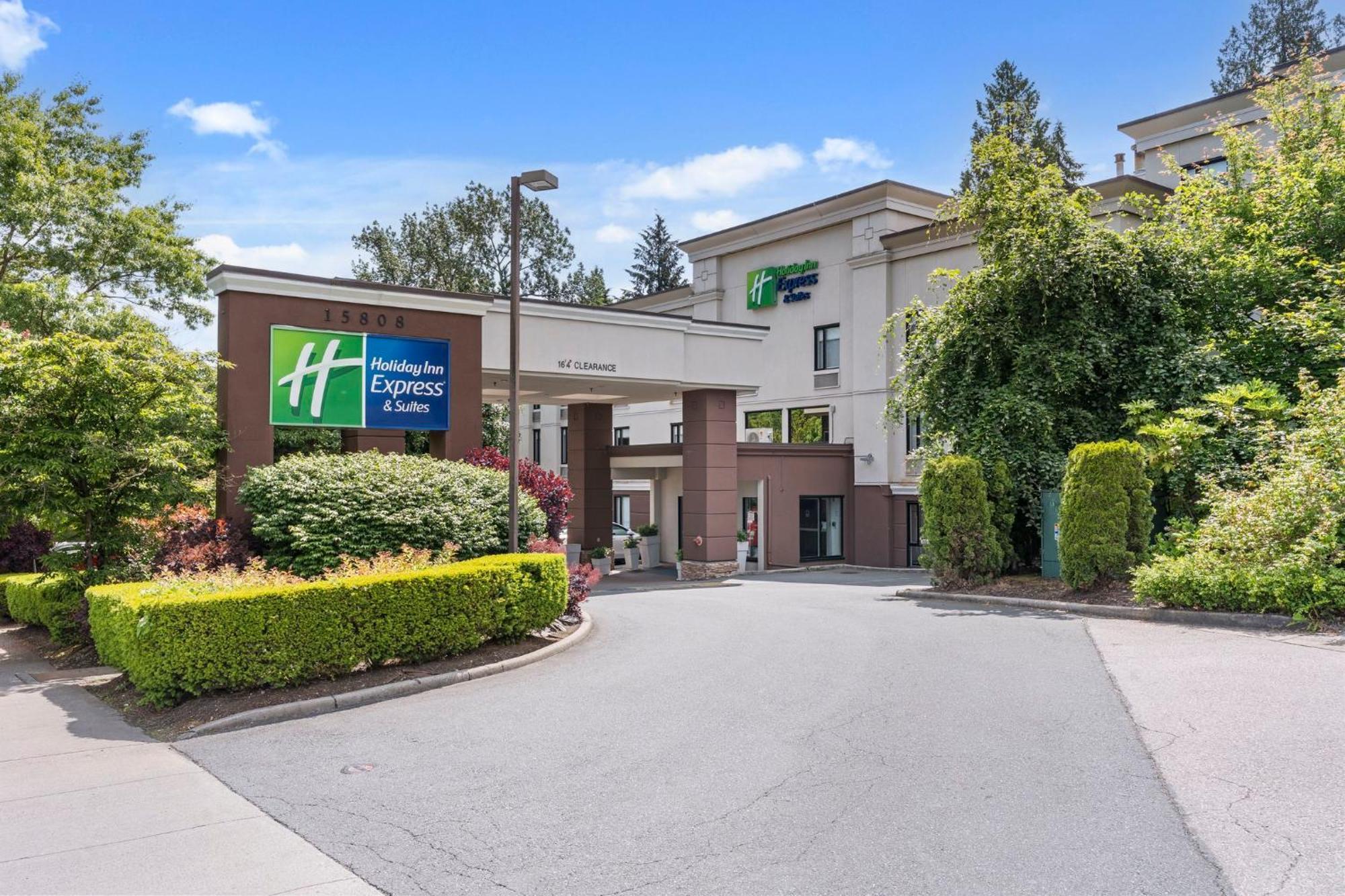 Holiday Inn Express And Suites Surrey By Ihg Экстерьер фото